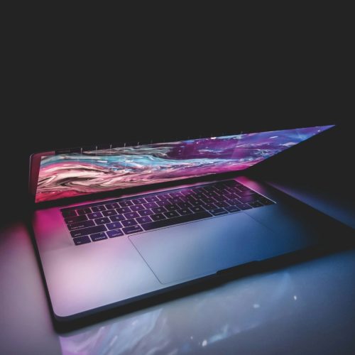professionelle-website-erstellen-lassen-philipp-keller-macbook